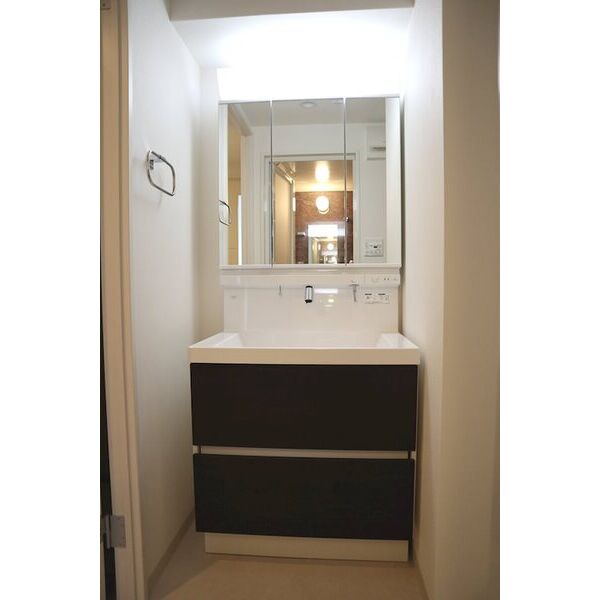 洗面設備　室内洗濯機置き場付きで便利！