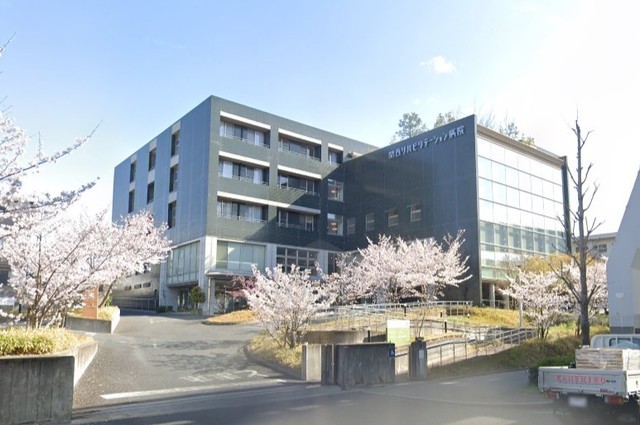 病院　関西リハビリテーション病院（病院）まで483m