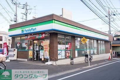 コンビニ　ファミリーマート堀ノ内三丁目水道通り店（コンビニ）まで80m