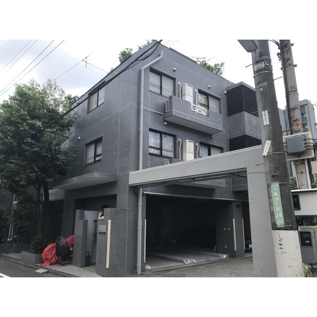 その他　ごみ置場、バイク駐輪、駐車場