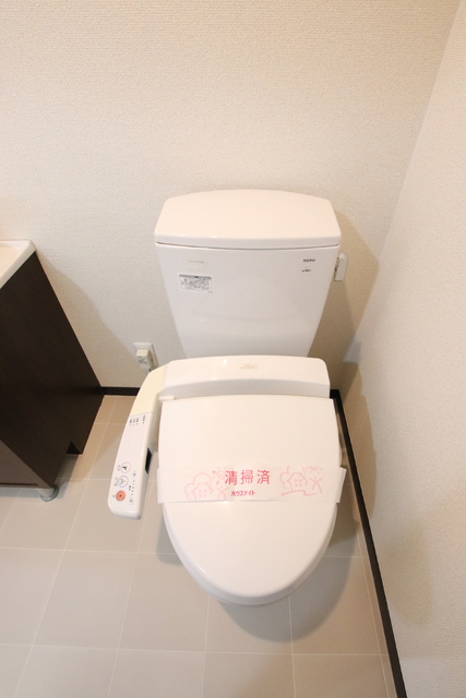 トイレ　温水洗浄付です♪