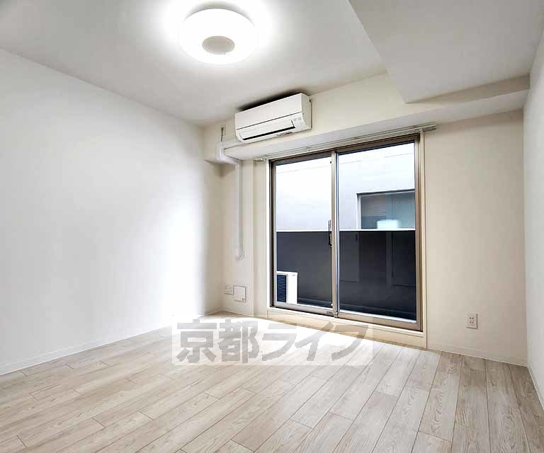 居室・リビング　落ち着いた雰囲気のお部屋です