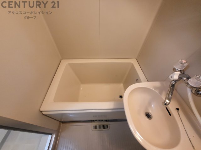 洗面設備　お風呂に洗面台があって便利です。