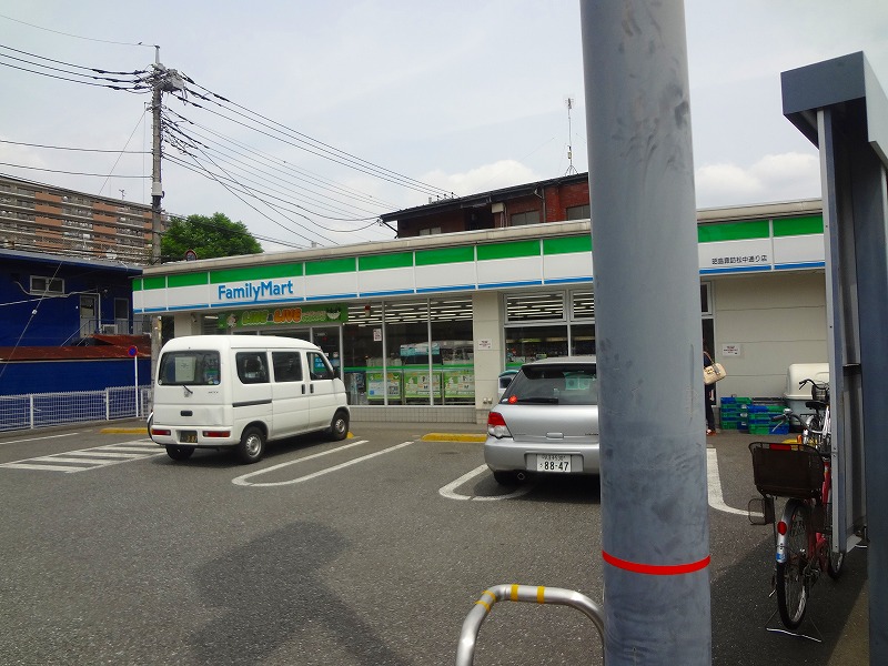 コンビニ　ファミリーマート昭和諏訪松中通り店（コンビニ）まで297m
