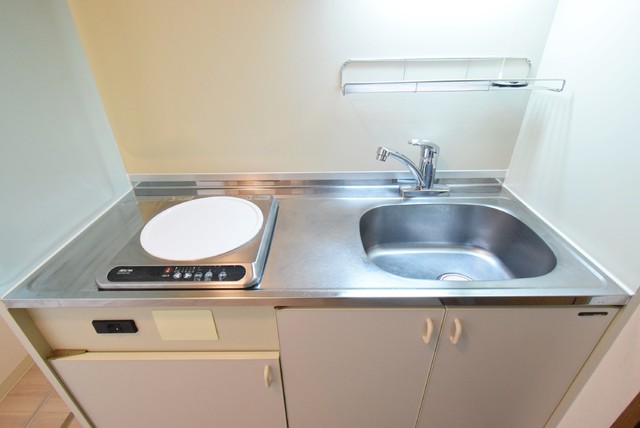 キッチン　同物件の別部屋のお写真です。ご参考までに御覧ください。