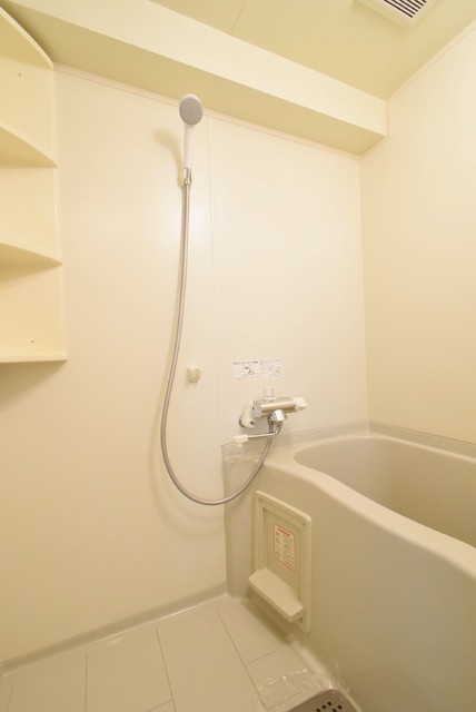 バス・シャワールーム　同物件の別部屋のお写真です。ご参考までに御覧ください。