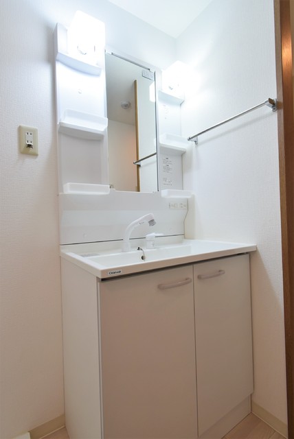洗面設備　同物件の別部屋のお写真です。ご参考までに御覧ください。