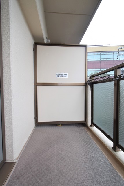 バルコニー　同物件の別部屋のお写真です。ご参考までに御覧ください。