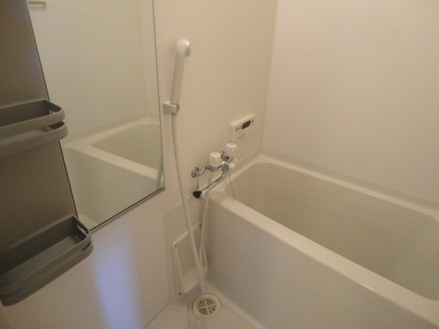 バス・シャワールーム　掲載写真は同型の左右反転の部屋を掲載しております。仕様等が異