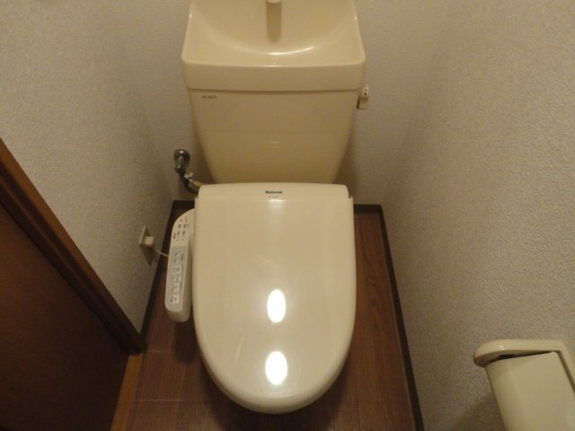 トイレ　掲載写真は同型の左右反転の部屋を掲載しております。仕様等が異