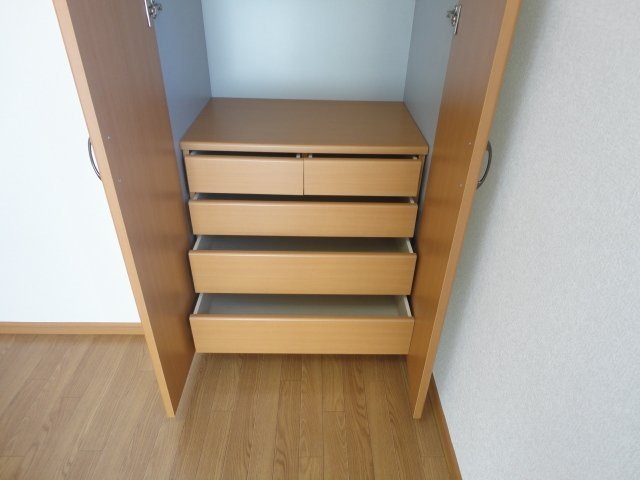 収納　掲載写真は同型の左右反転の部屋を掲載しております。仕様等が異