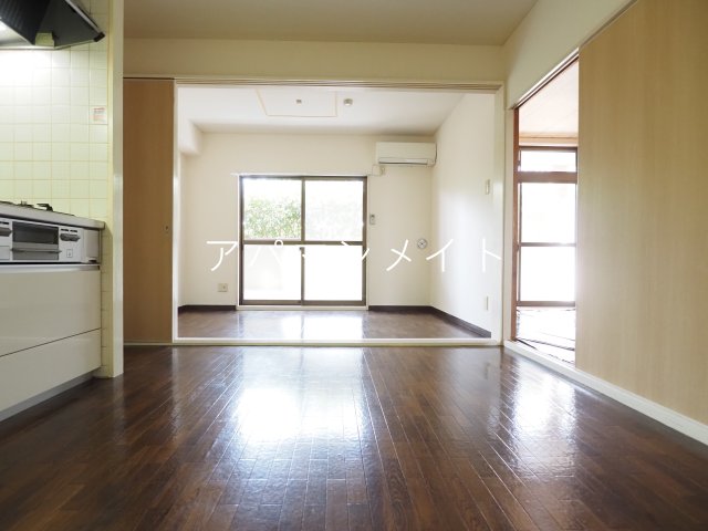 居室・リビング　こちらのリビングで趣味の時間をお楽しみください