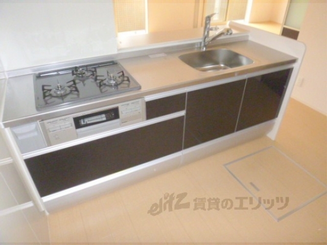 キッチン　【参考画像】別の物件の写真です