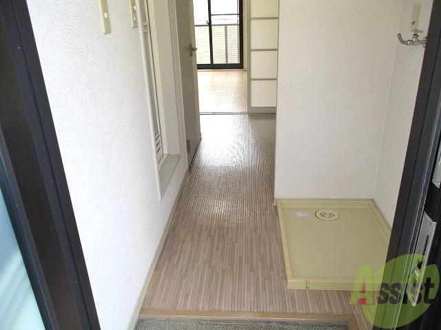 玄関　クッションフロアなので床を傷つける心配も半分になりそう