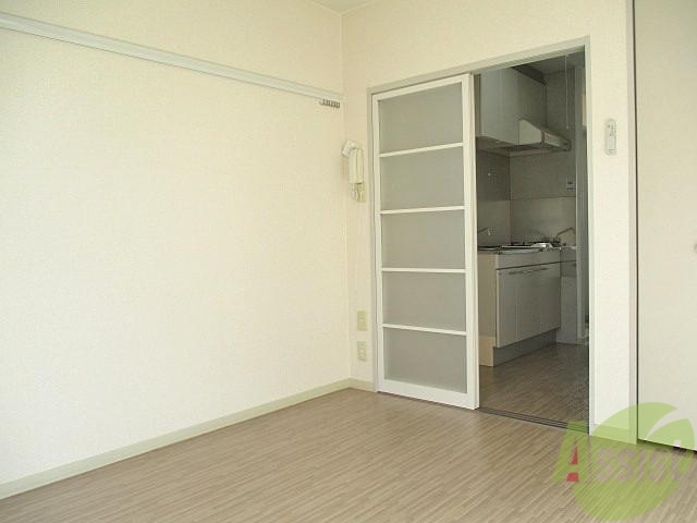 居室・リビング　なんとなんと敷金礼金ゼロ円なんですよ。初期費用押さえて新生活