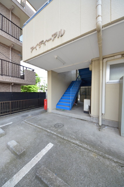 エントランス　★共用部分もしっかりお手入れされています★