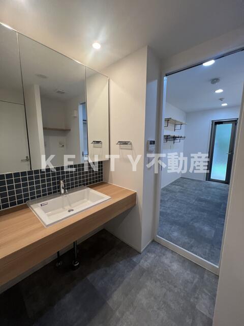 洗面設備　使いやすい洗面所です