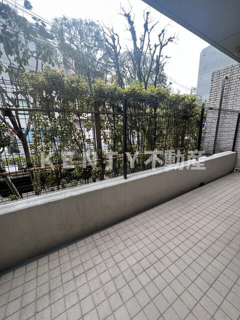 バルコニー　お洗濯にも便利なバルコニー付き