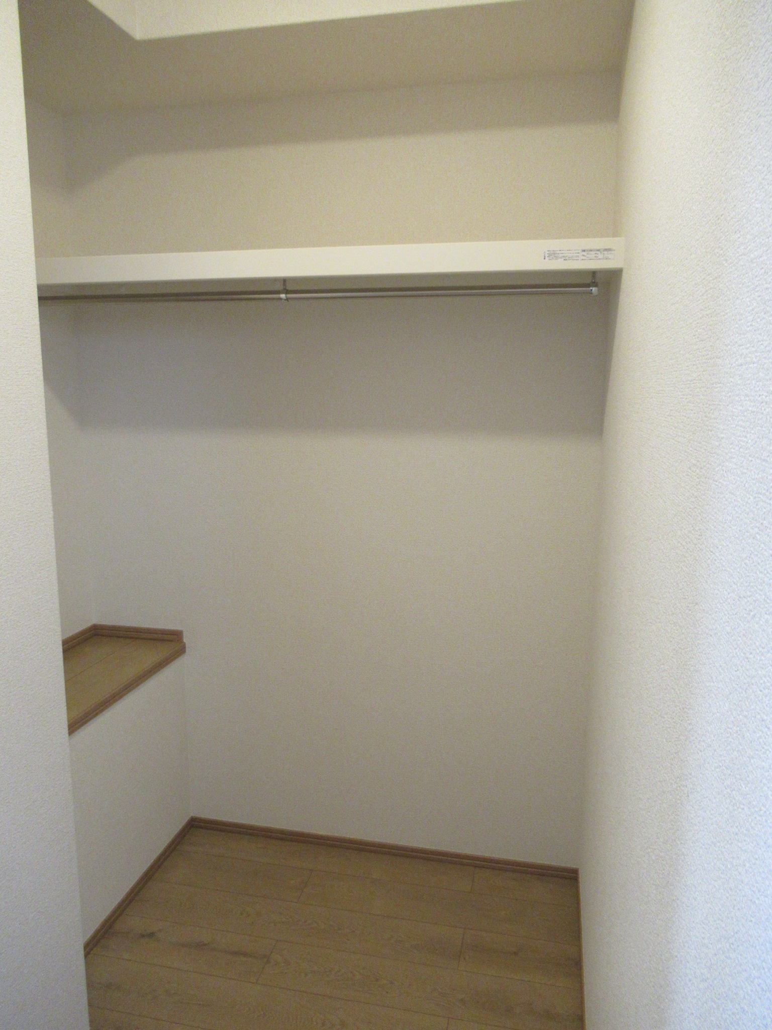 収納　ウォークインクローゼット　別室の参考写真となります。