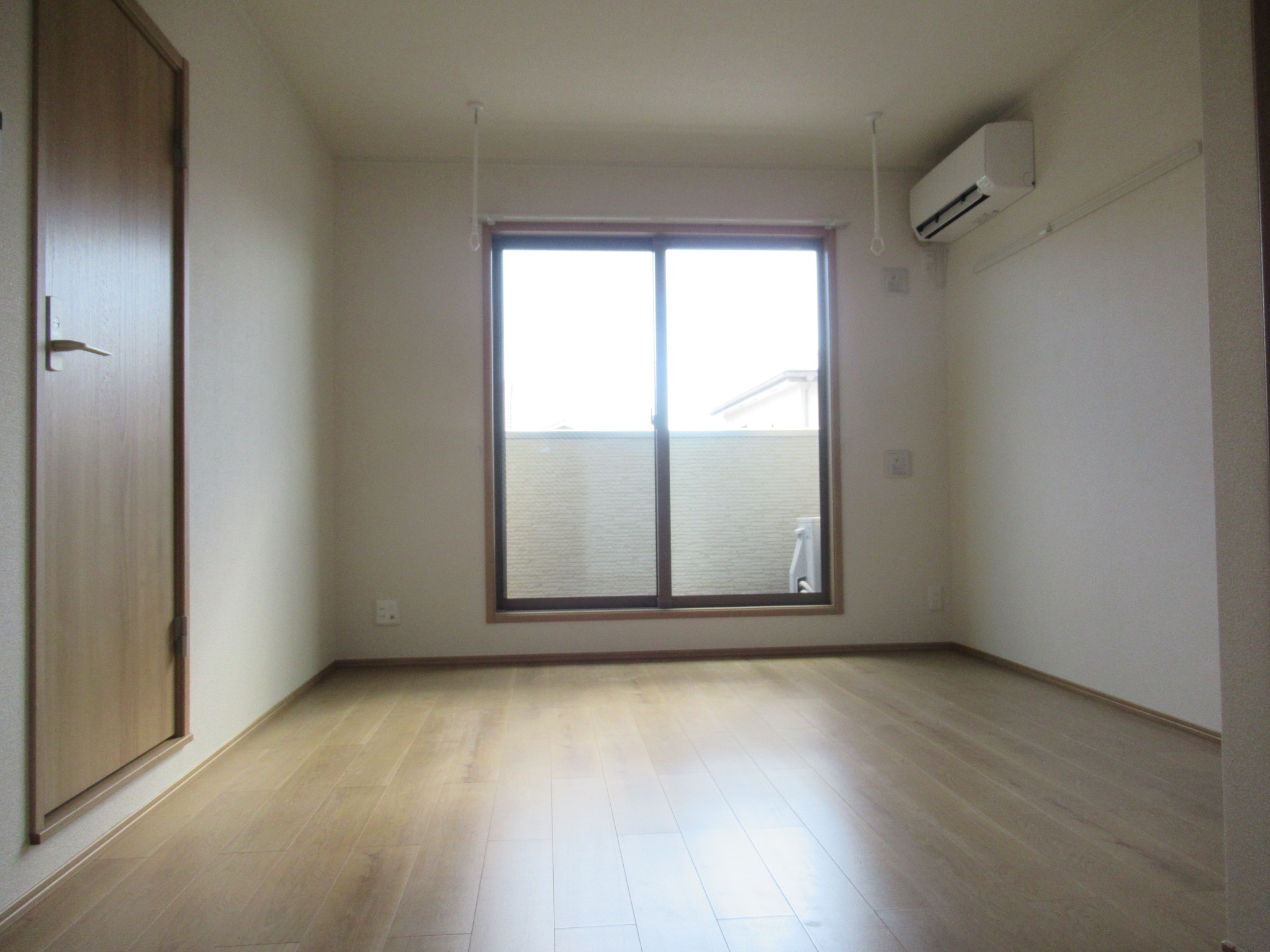 居室・リビング　別室の参考写真となります。