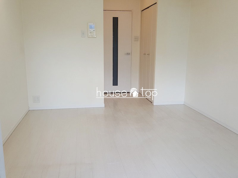 居室・リビング　洋室は広くて家具の配置にも困りませんよ♪