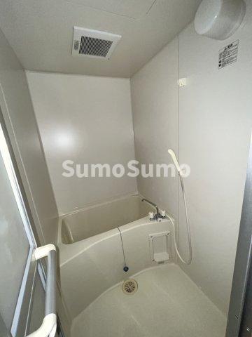 バス・シャワールーム　落ち着いた空間のお風呂です