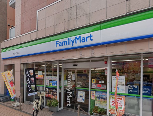 コンビニ　ファミリーマート（コンビニ）まで176m