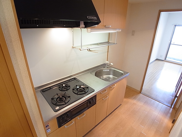 キッチン　システムキッチン３口ガスキッチンでグリル付き