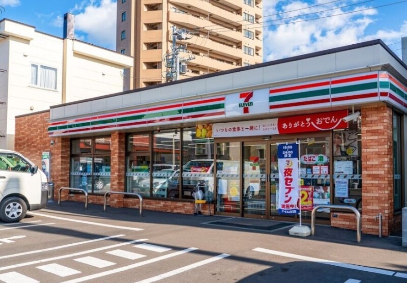 コンビニ　セブンイレブン札幌澄川5条店（コンビニ）まで370m