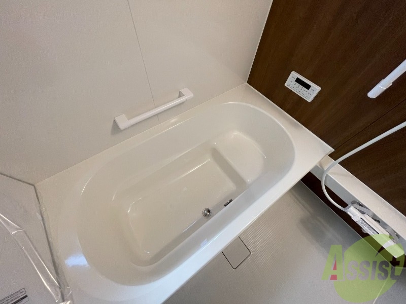 バス・シャワールーム　浴室です。バスタブが広くてゆったりできます。
