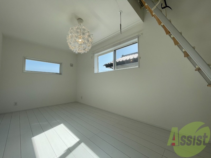 その他部屋・スペース　ロフトがある洋室のお部屋の写真です！寝室として使えそうです。