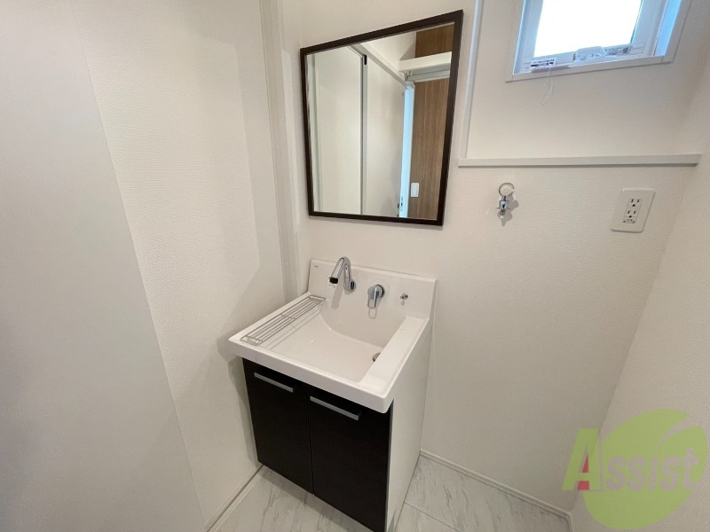 洗面設備　洗面台はこちら、広々して使いやすそうですね。