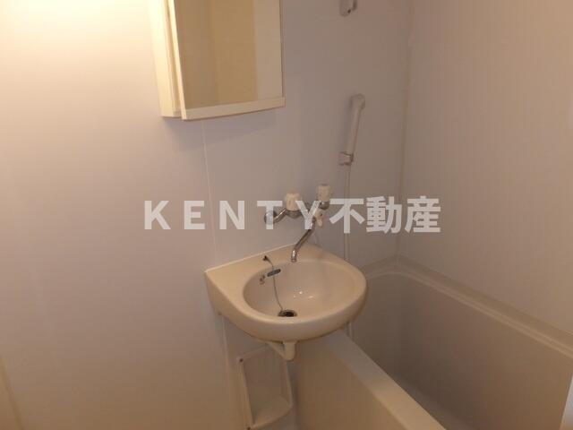 洗面設備　ゆったりとスペースのある洗面所