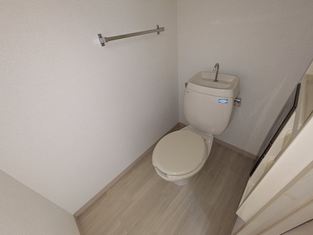 トイレ　2024年12月撮影※現況を優先致します。