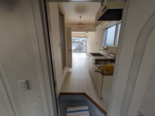 玄関　2024年12月撮影※現況を優先致します。