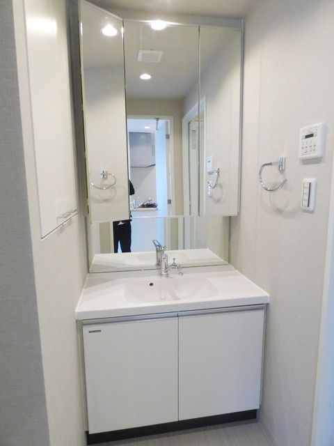 洗面設備　★３面鏡付洗面台★