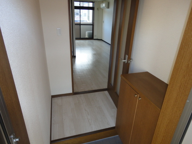 玄関　玄関（下駄箱）