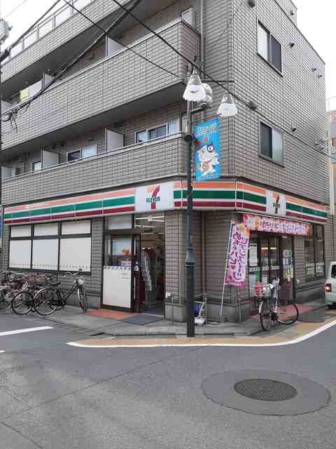 コンビニ　セブンイレブン（コンビニ）まで28m