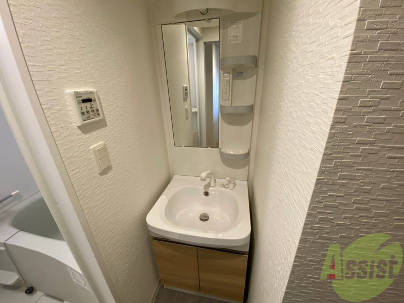 洗面設備　洗面台。身支度にはかかせないですよね～。