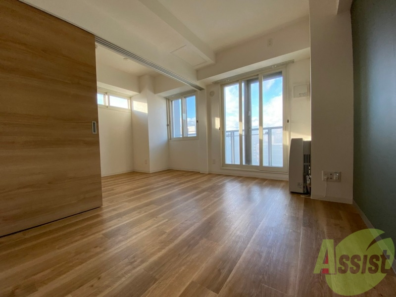 居室・リビング　８．４帖のＬＤＫです。広々として、きれいですね。