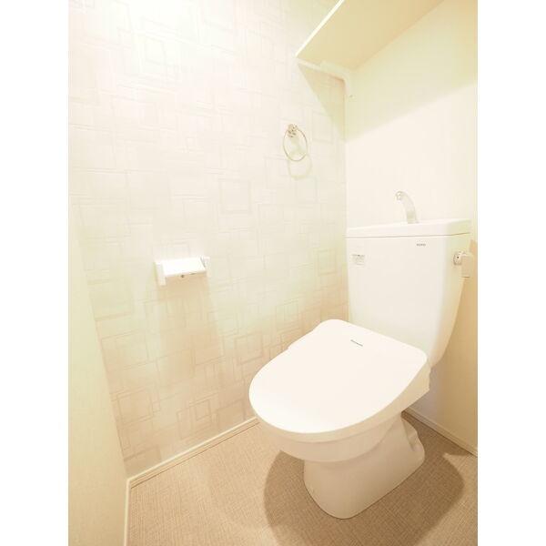 トイレ　※別号室の参考写真です