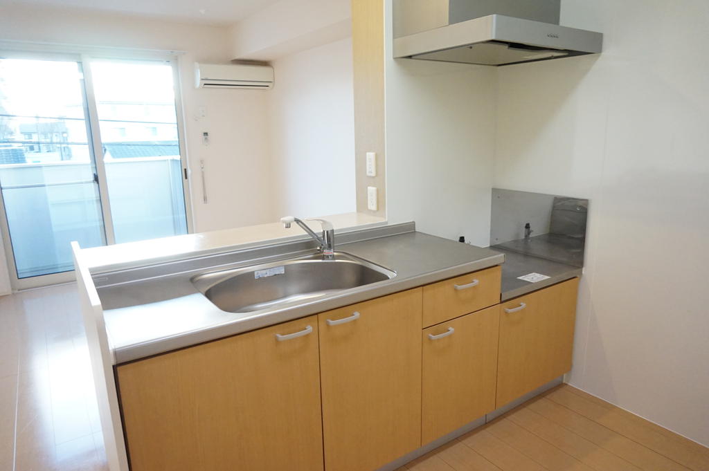 キッチン　写真・動画・パノラマは同物件左右反転間取りのものです