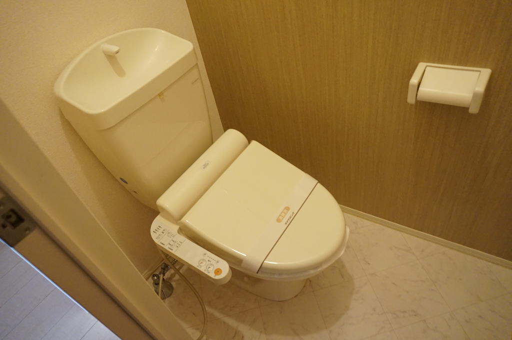 トイレ　写真・動画・パノラマは同物件左右反転間取りのものです