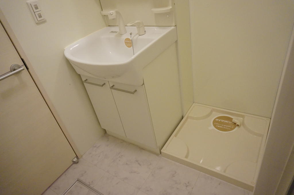 洗面設備　写真・動画・パノラマは同物件左右反転間取りのものです