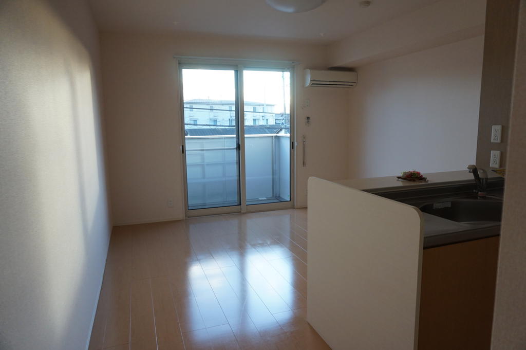 居室・リビング　写真・動画・パノラマは同物件左右反転間取りのものです