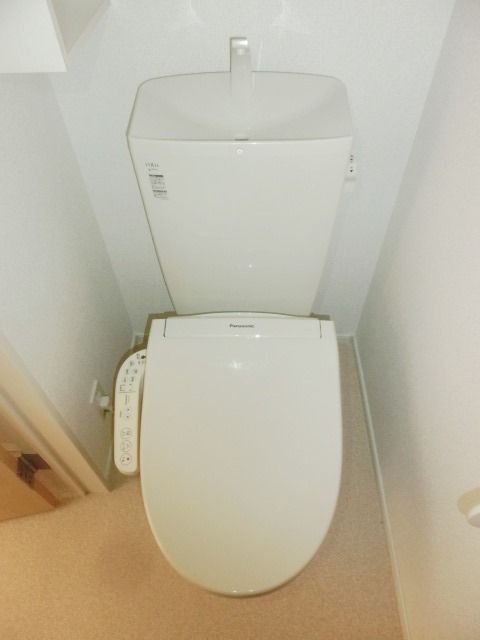 トイレ　ウォシュレット付き