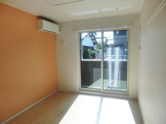 居室・リビング　アクセントクロスがおしゃれです。