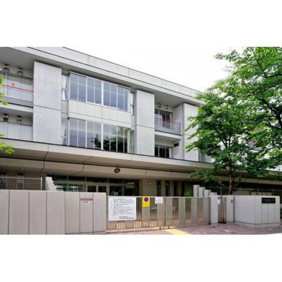 建物外観　世田谷区立駒沢小学校まで582m