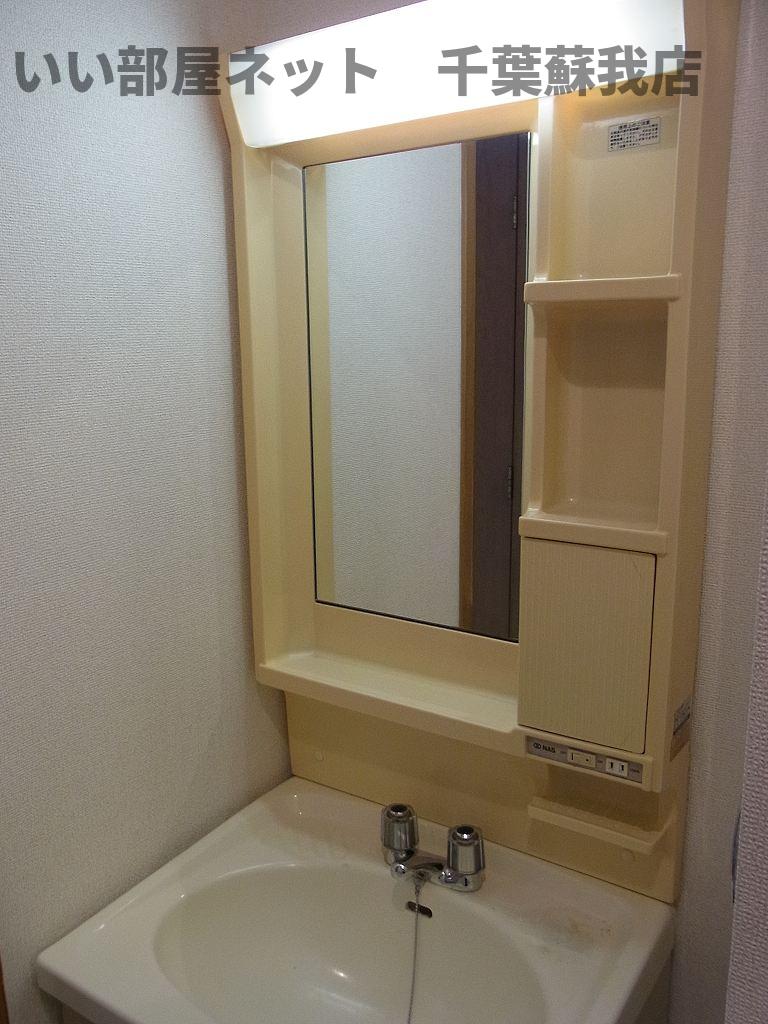 洗面設備　脱衣スペースもあります