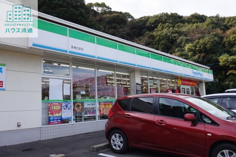 コンビニ　ファミリーマート長崎立岩店（コンビニ）まで401m